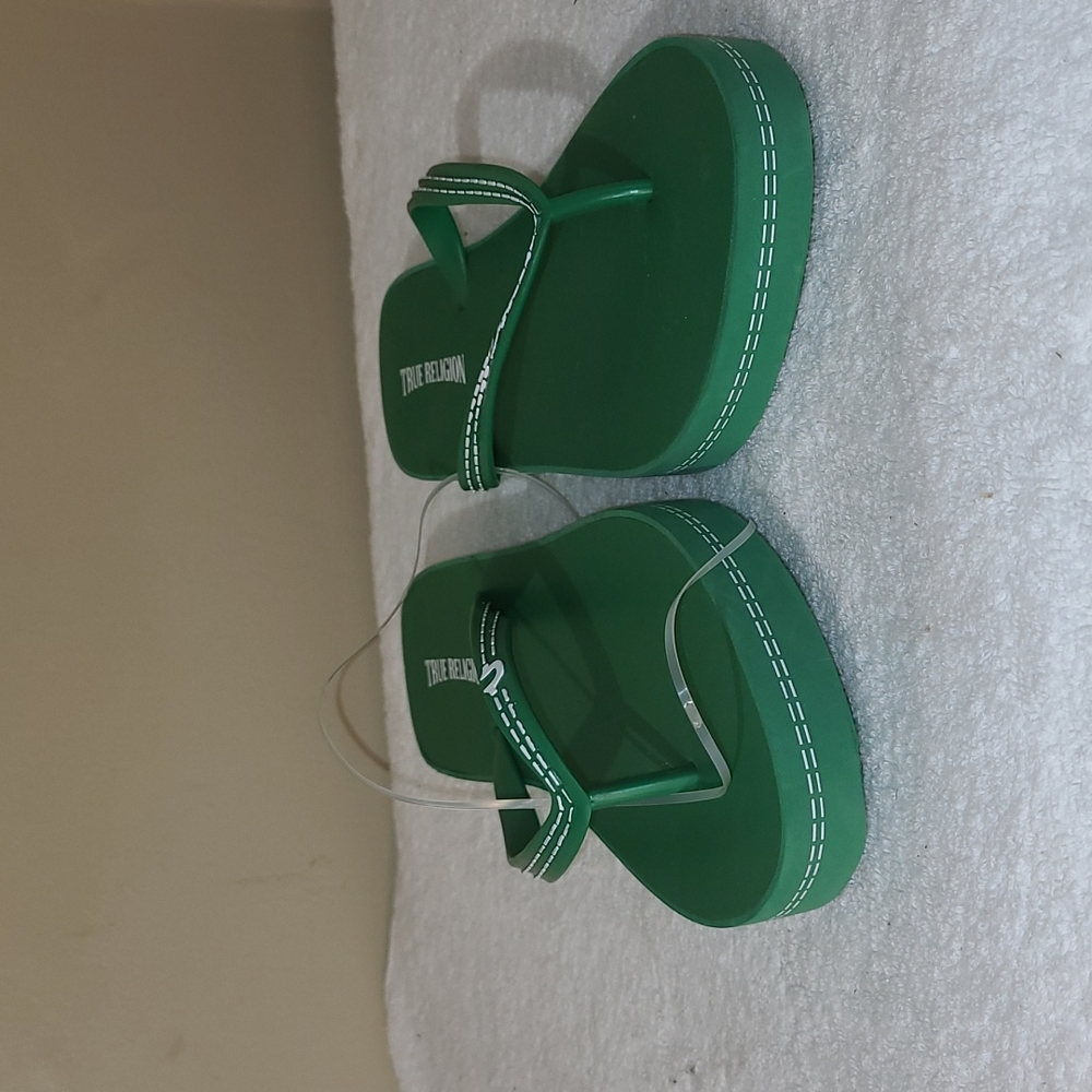 TRUE RELIGION Flip Flops